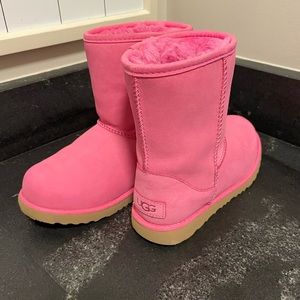 Ugg Girls Classic II Waterproof shearling boot pink size 2